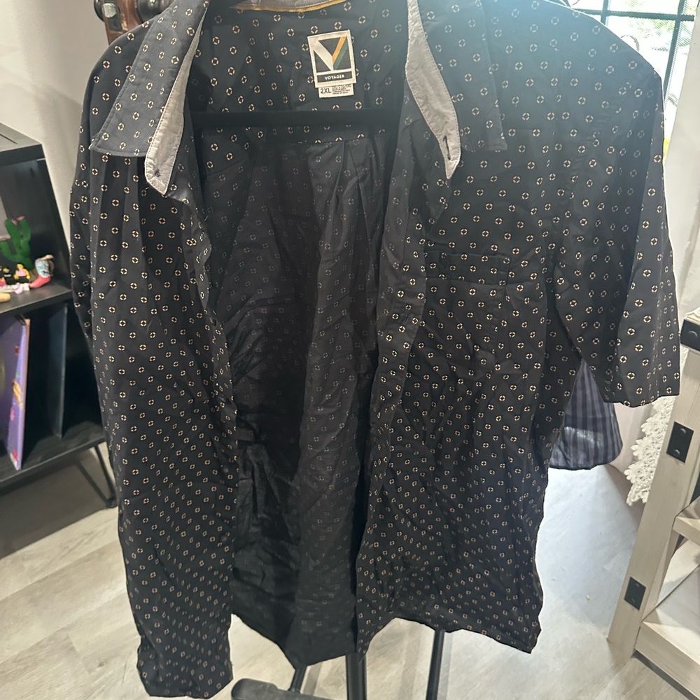 Black Short Sleeve Button-Up Shirt